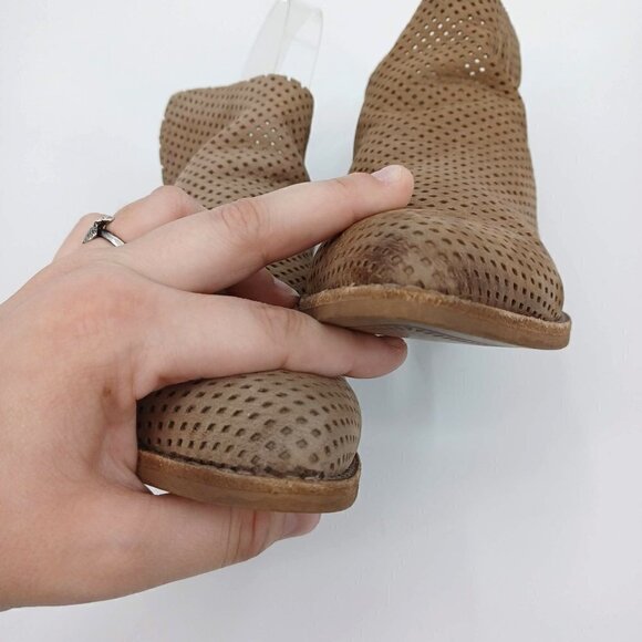 Dolce Vita Sher Perforated Ankle Booties Taupe Brown Women's 7 Leather Boho - Picture 5 of 10